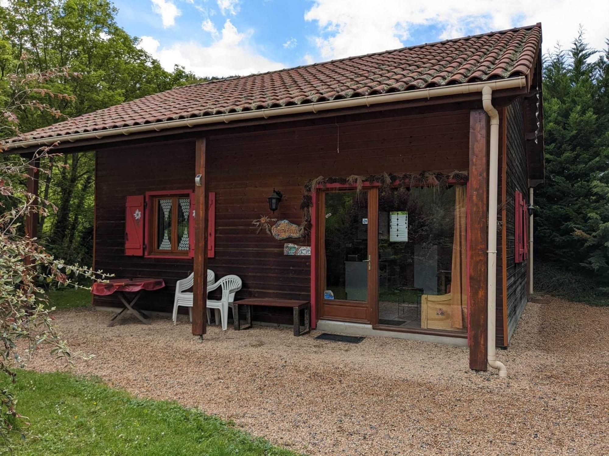 Saint-Floret Les Chalets De La Vigne Grande מראה חיצוני תמונה