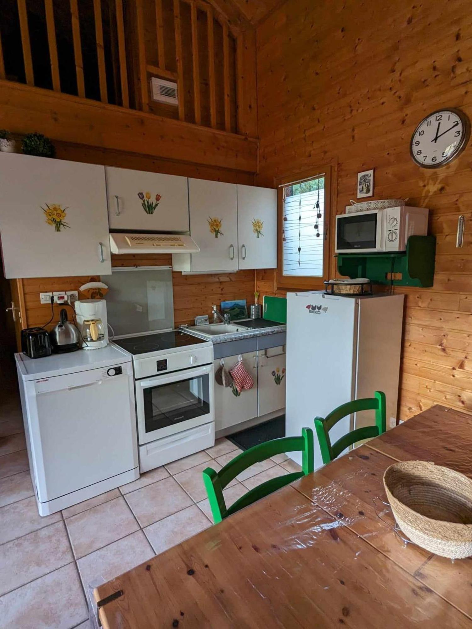 Saint-Floret Les Chalets De La Vigne Grande מראה חיצוני תמונה